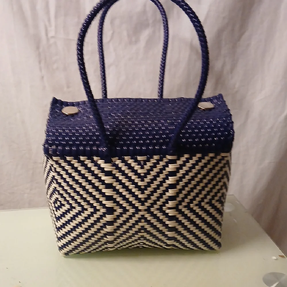 Elegant Navy and Cream Geometric Tote - Picture 1 of 10